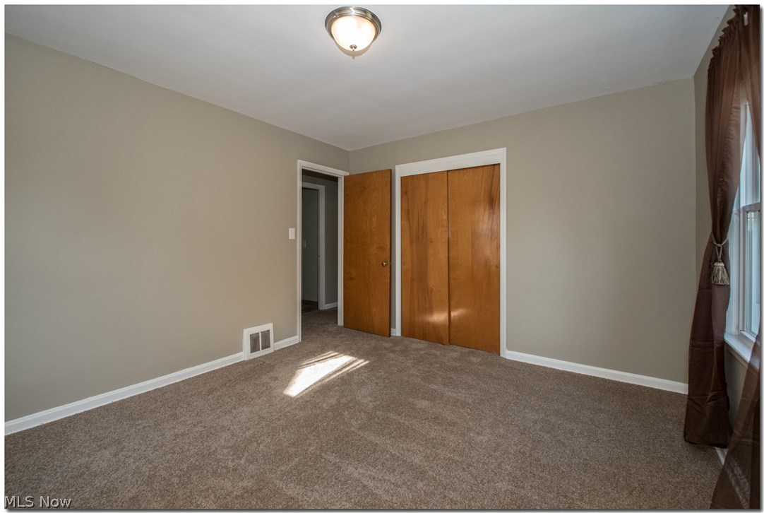 5016 South Barton Road Cleveland, OH 44124 - Photo 10 of 33