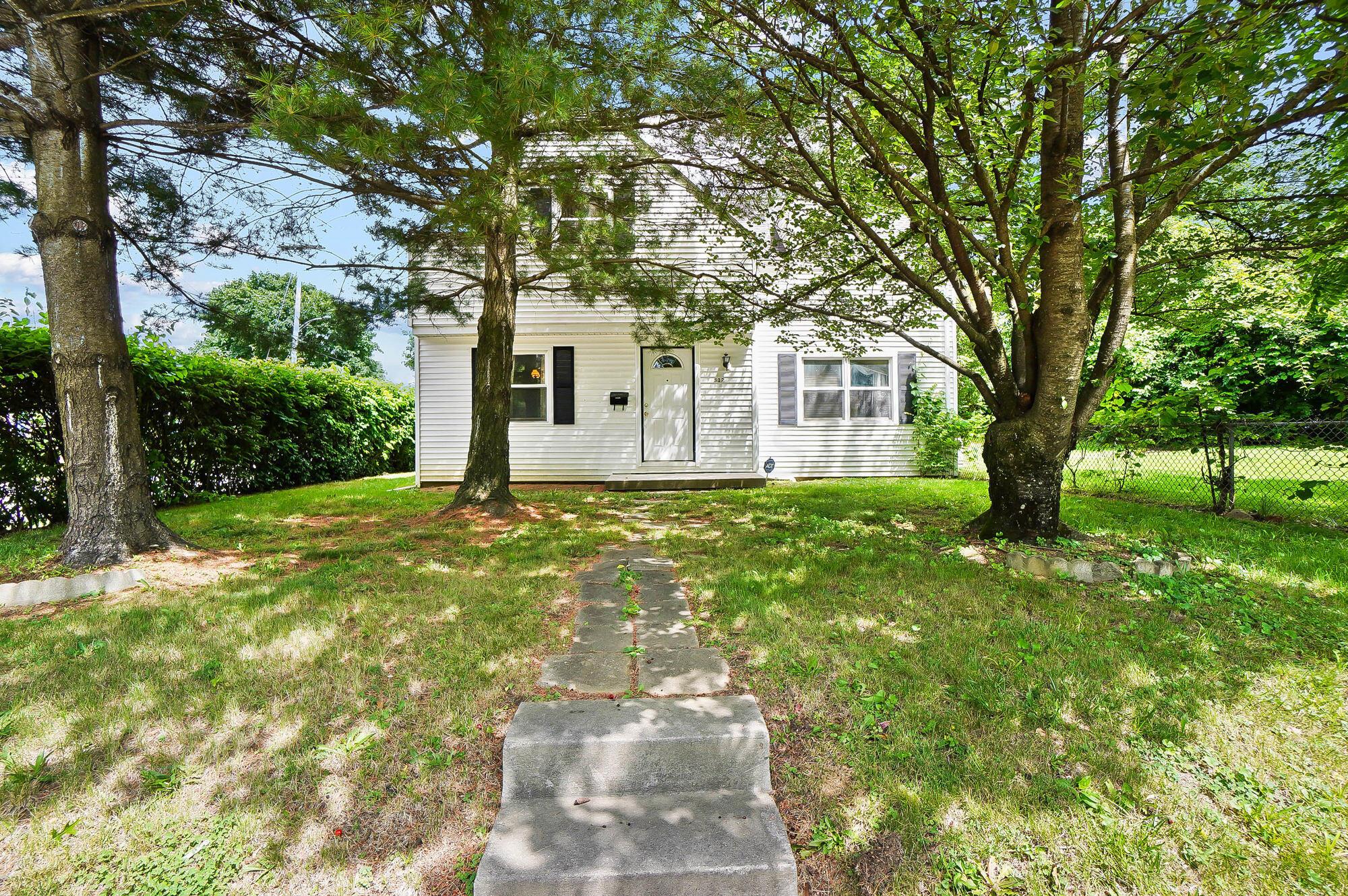 512 South James Road Columbus, OH 43213 - Photo 2 of 45 001