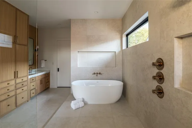 $2,775,000 | 6902 La Vista Drive, Dallas, TX 75214