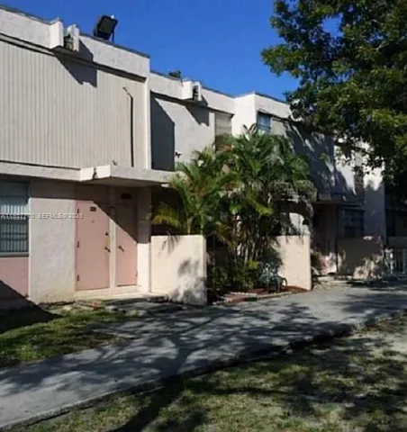 $205,000 | 6020 Southwest 68th Street, Unit 60, South Miami, FL 33143