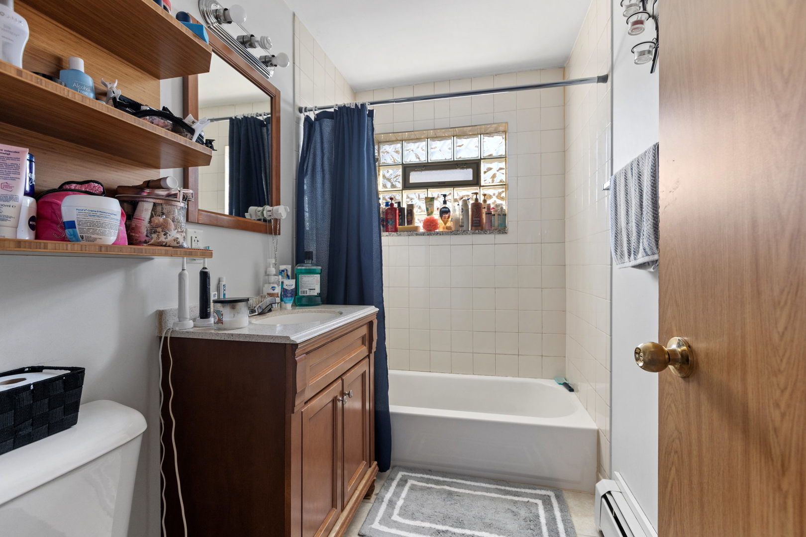 7535 Roberts Road Bridgeview, IL 60455 - Photo 18 of 30 a view of bathroom with bathtub and sink