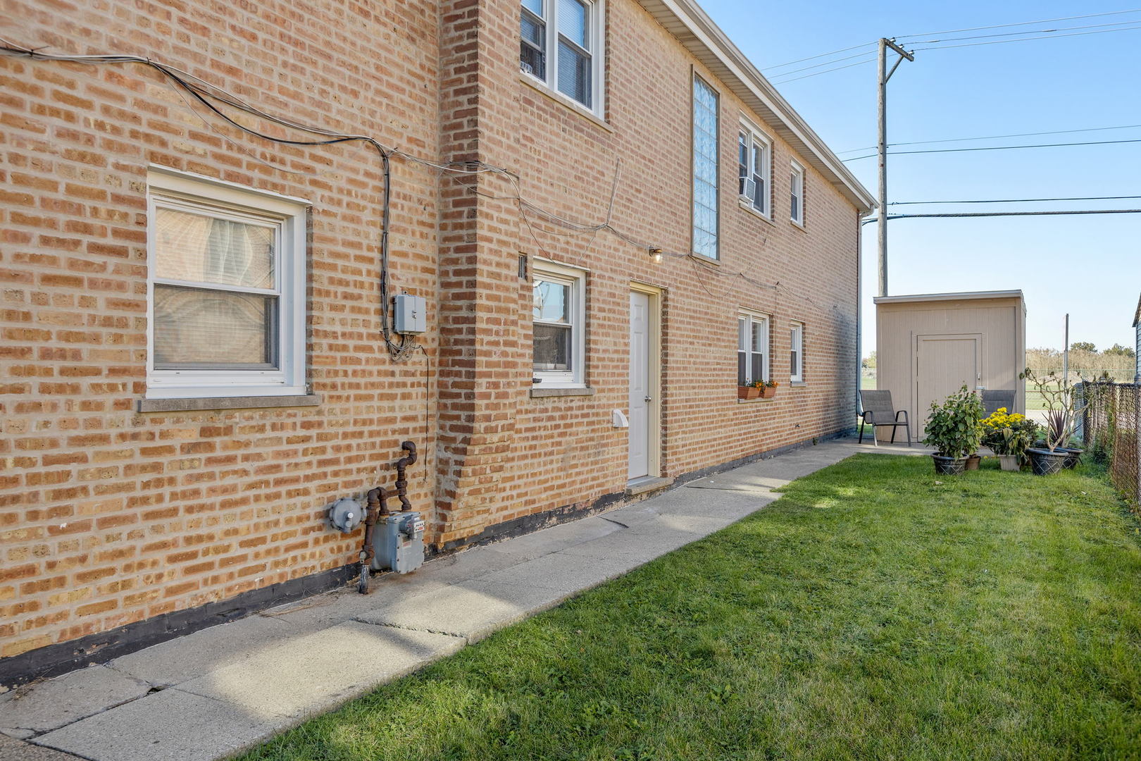 7535 Roberts Road Bridgeview, IL 60455 - Photo 27 of 30 a view of a back yard of the house
