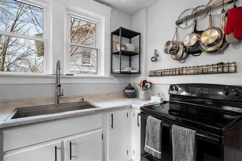 1922 Noblestown Road Pittsburgh, PA 15205 - Photo 18 of 36 Gallery Image 18