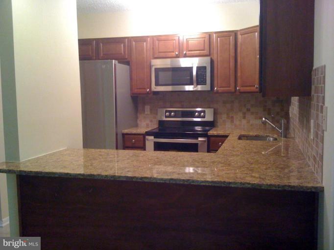 2233 Cartwright Place Reston, VA 20191 - Photo 5 of 14 Kitchen