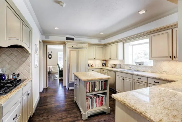 $9,500 | 5508 Candlewood Drive, Houston, TX 77056