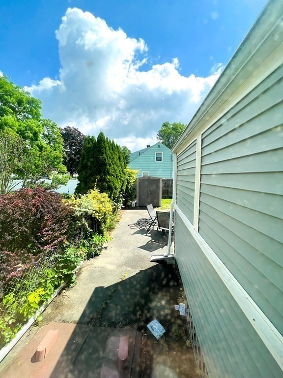 6 Tyrone Street Springfield, MA 01104 - Photo 3 of 17