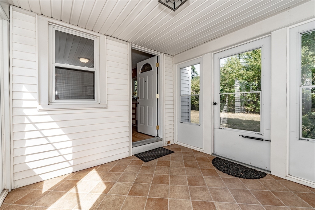 29 Davis Street Springfield, MA 01104 - Photo 11 of 42