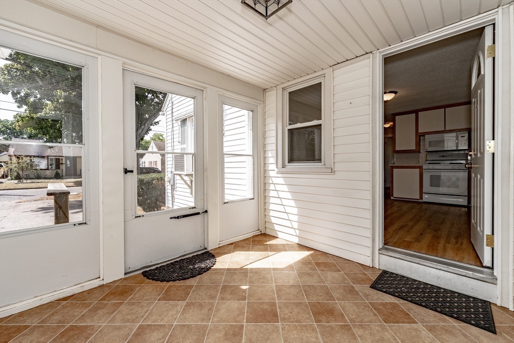 29 Davis Street Springfield, MA 01104 - Photo 12 of 42