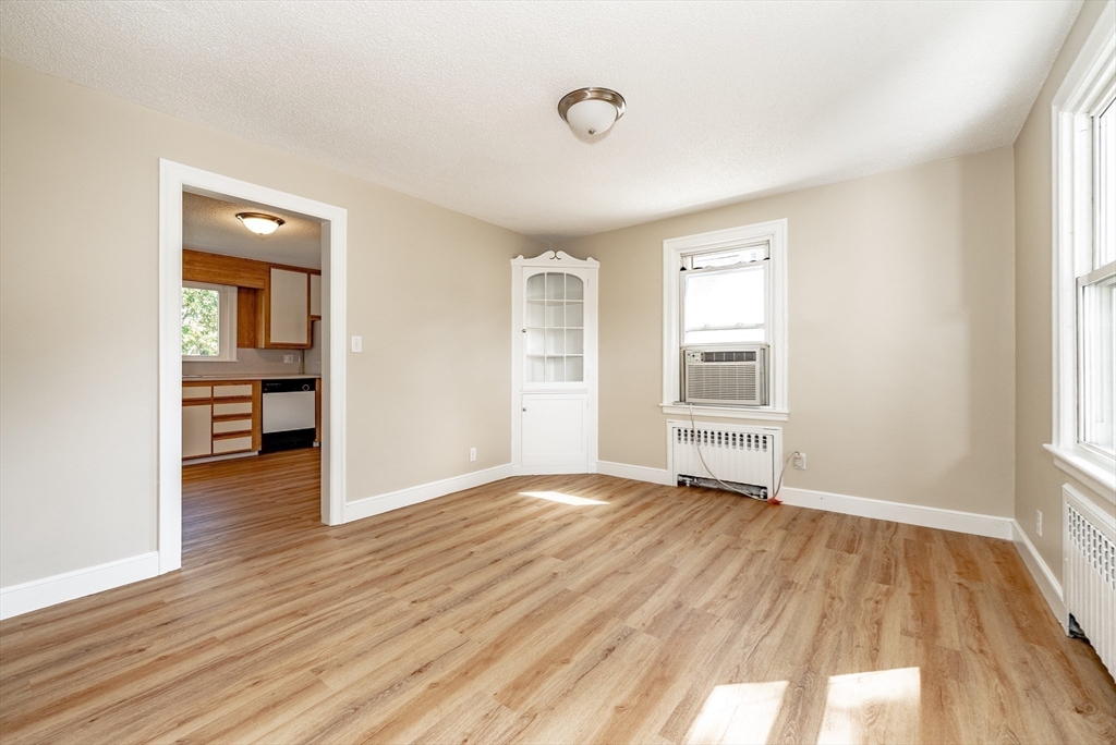 29 Davis Street Springfield, MA 01104 - Photo 16 of 42
