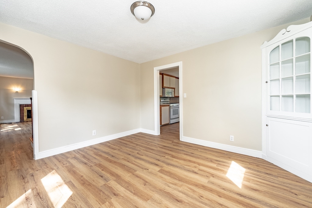 29 Davis Street Springfield, MA 01104 - Photo 18 of 42