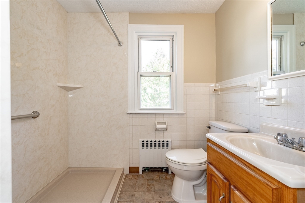 29 Davis Street Springfield, MA 01104 - Photo 25 of 42