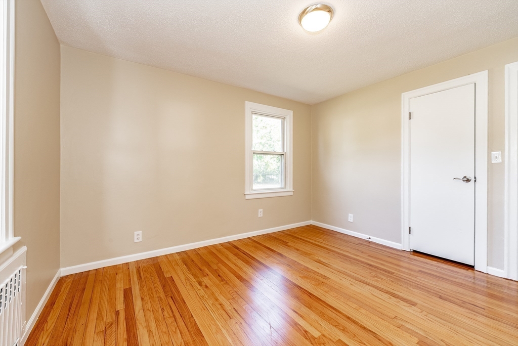 29 Davis Street Springfield, MA 01104 - Photo 27 of 42