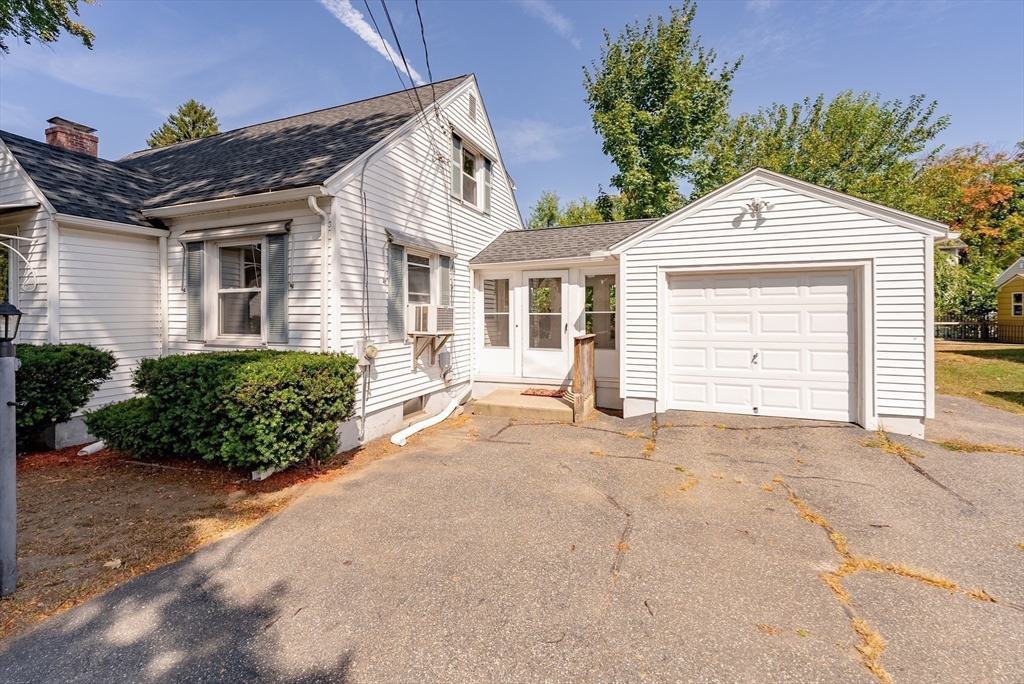 29 Davis Street Springfield, MA 01104 - Photo 4 of 42