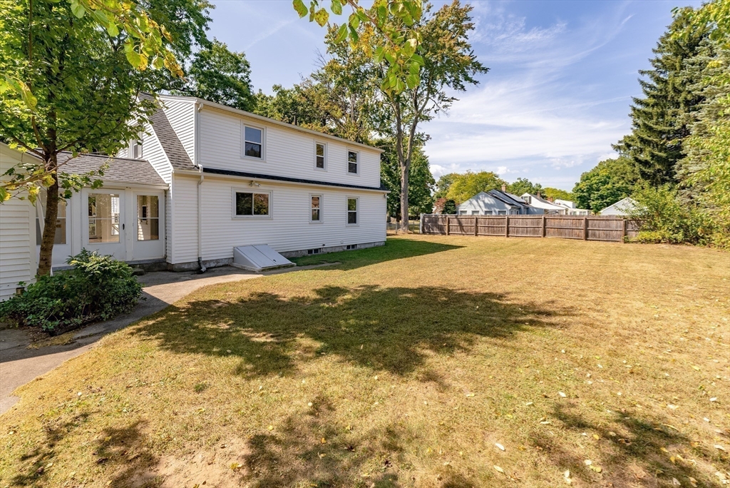 29 Davis Street Springfield, MA 01104 - Photo 5 of 42
