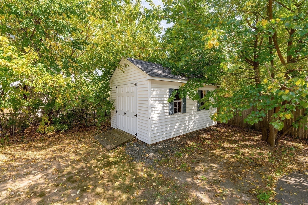 29 Davis Street Springfield, MA 01104 - Photo 9 of 42