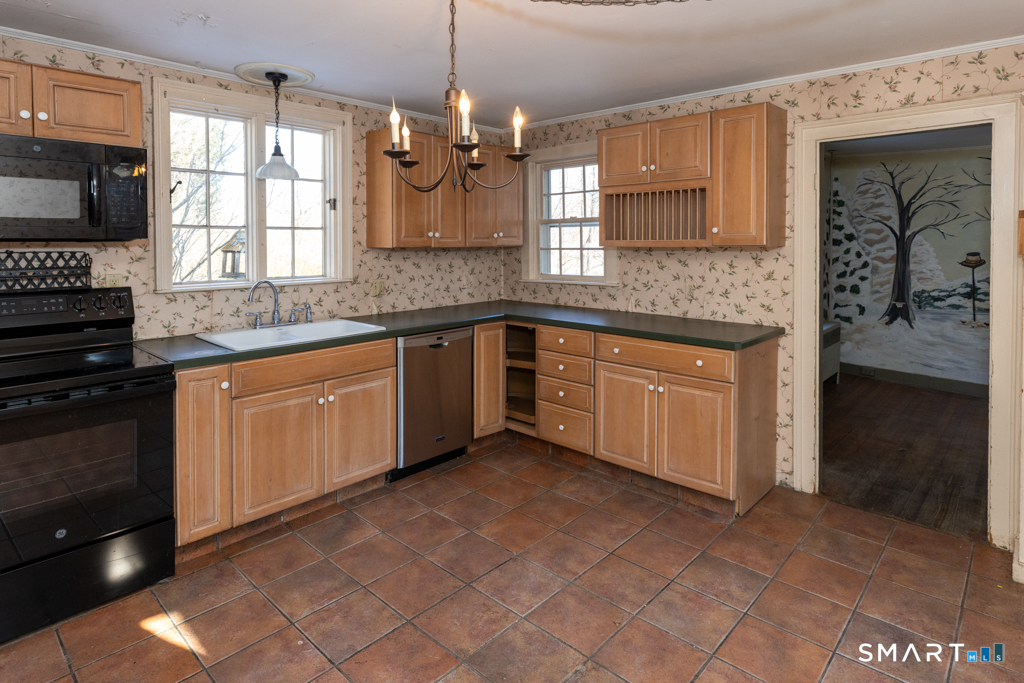 25 Union Street Deep River, CT 06417 - Photo 2 of 40