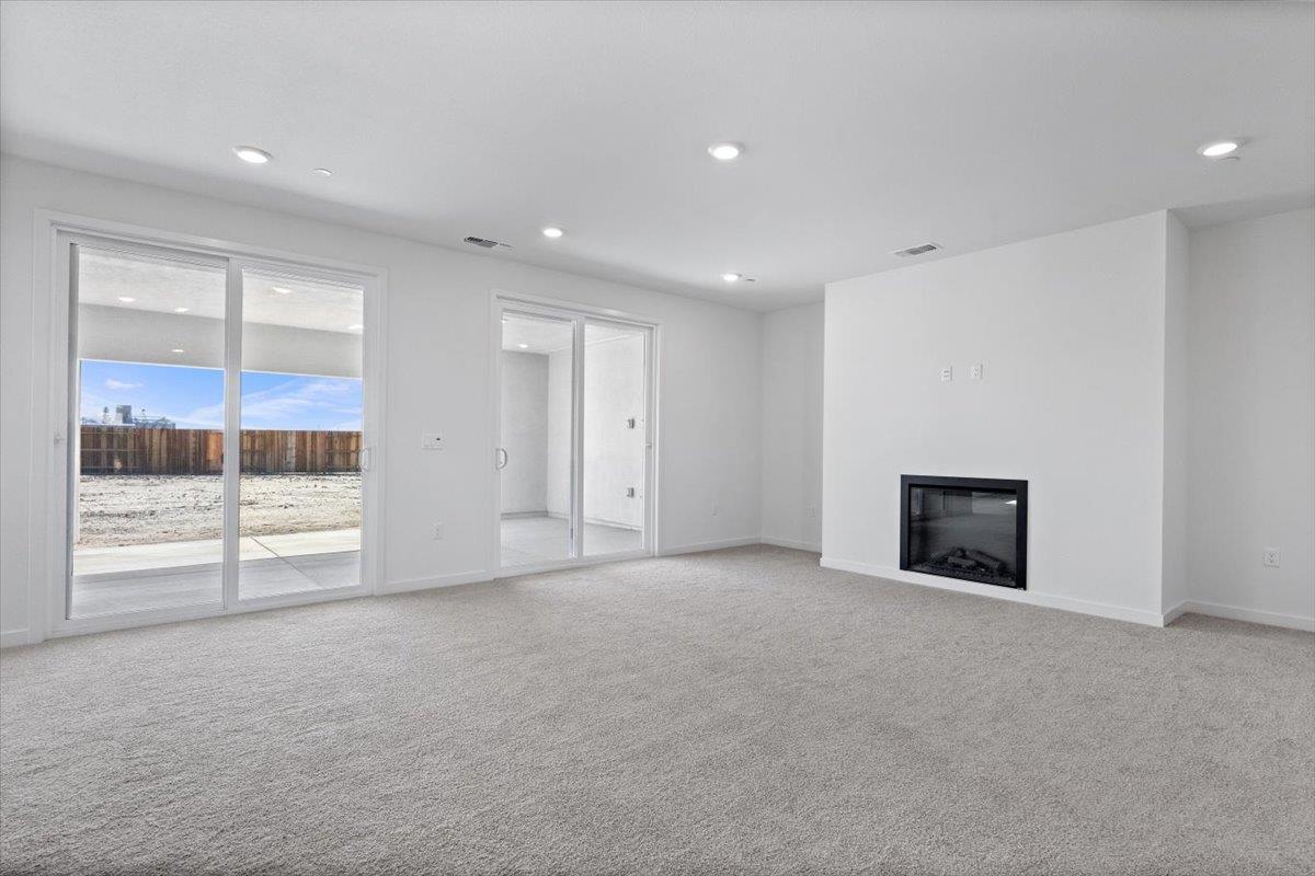 279 Piper Lane Colusa, CA 95932 - Photo 8 of 51 an empty room with window