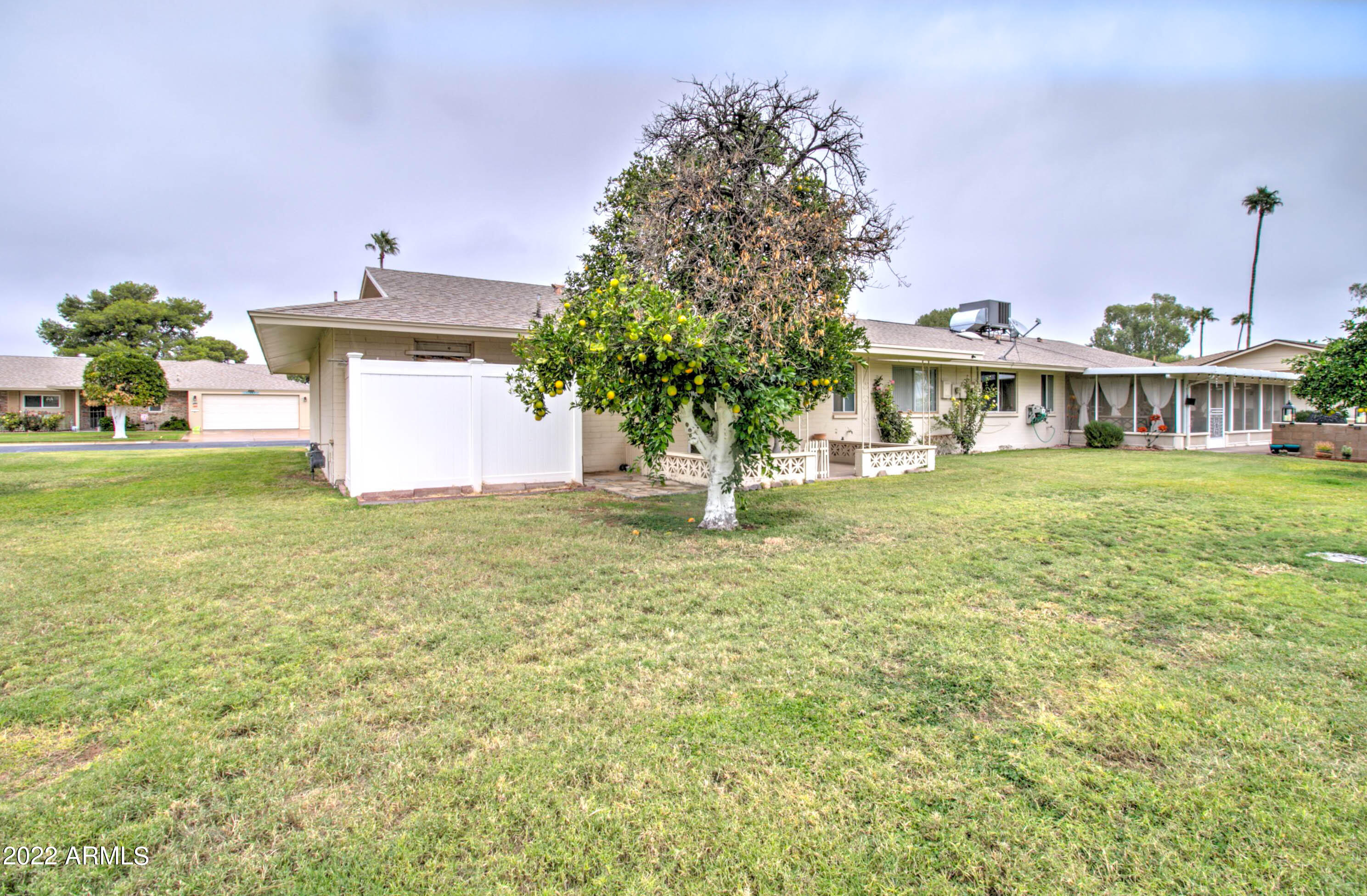 10725 West Hatcher Road Sun City, AZ 85351 - Photo 4 of 26 10725 W Hatcher Rd-4