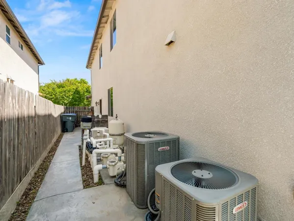 $918,000 | 1229 East Via Roma Drive, Fresno, CA 93730