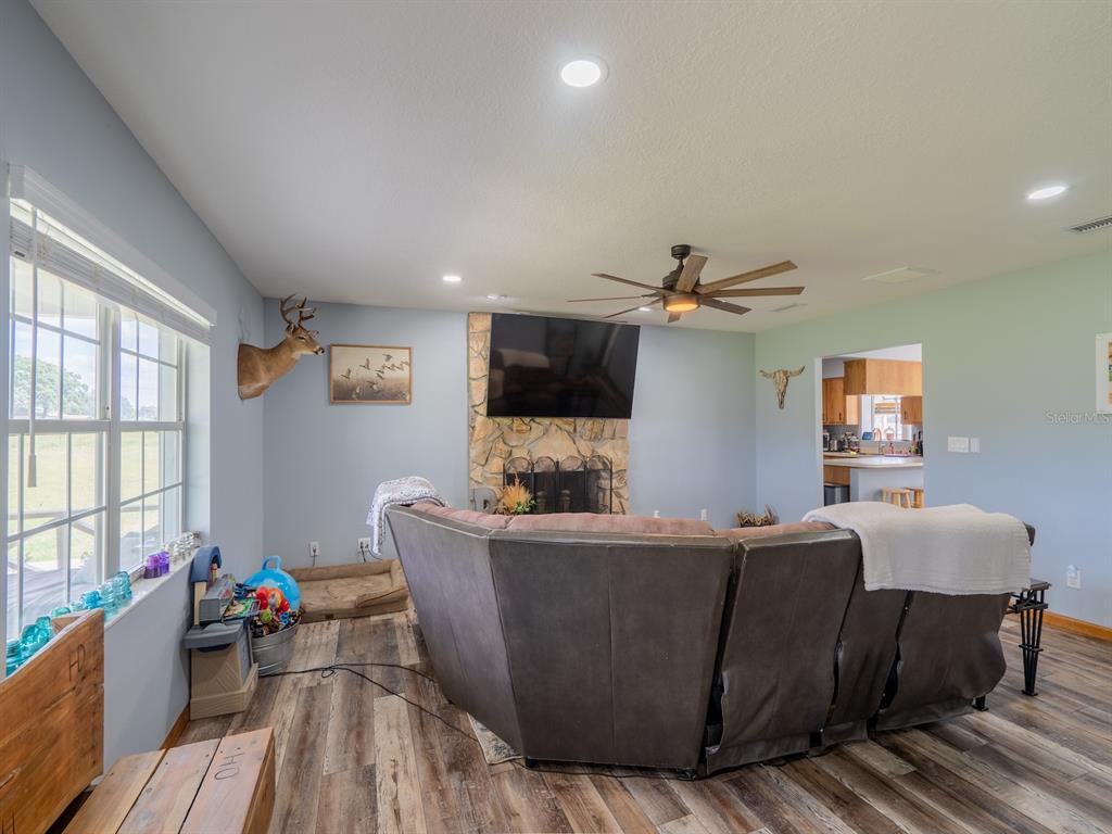 4381 Northeast 105th Place Anthony, FL 32617 - Photo 20 of 49 a living room with furniture and a flat screen tv