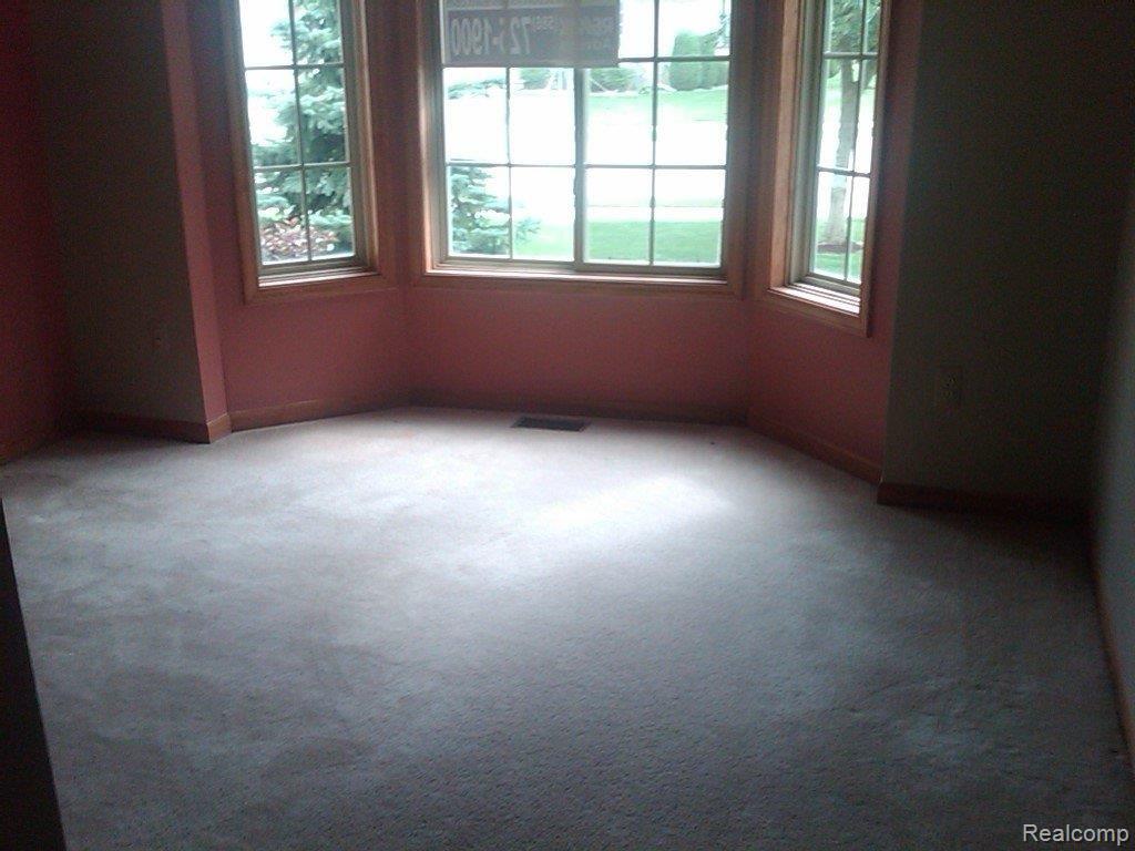 30113 Raintree Circle, Unit 75 New Baltimore, MI 48047 - Photo 10 of 11 living room 2
