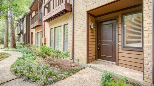 $2,200 | 11711 Memorial Drive, Houston, TX 77024