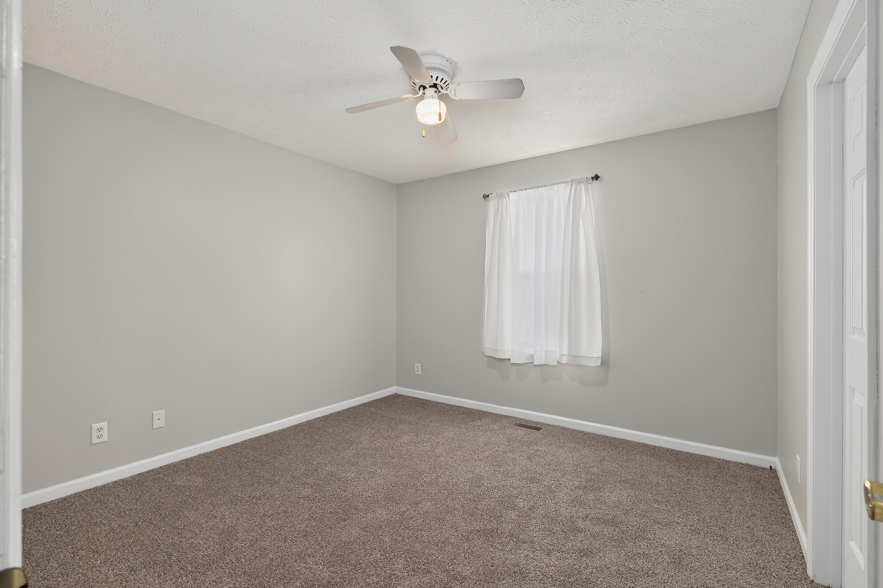 985 Reeves Road Dry Ridge, KY 41035 - Photo 9 of 32 Gallery Image 9