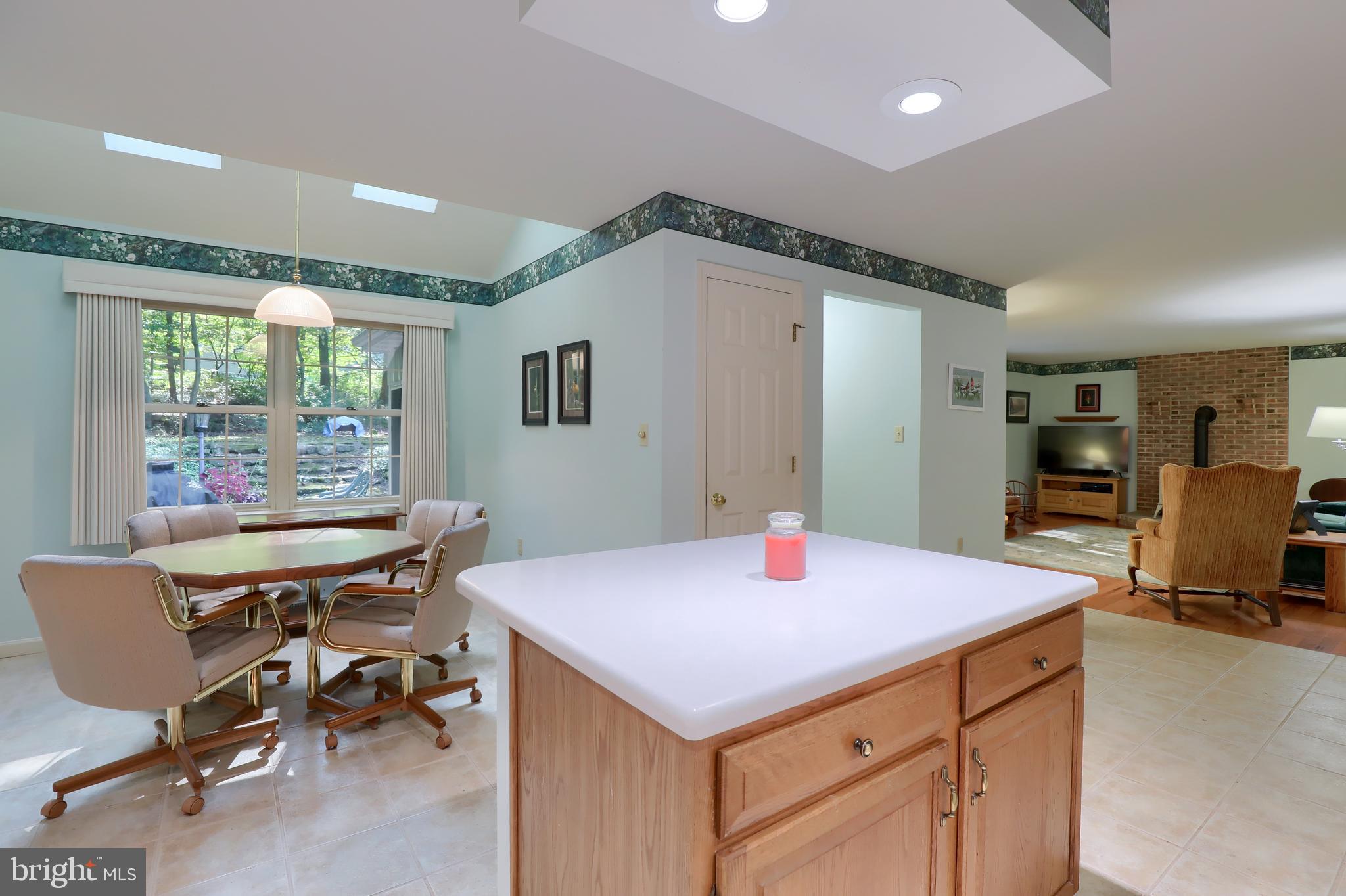 425 Greenville Road Denver, PA 17517 - Photo 16 of 51 Kitchen & Dining Area - Breakfast Nook