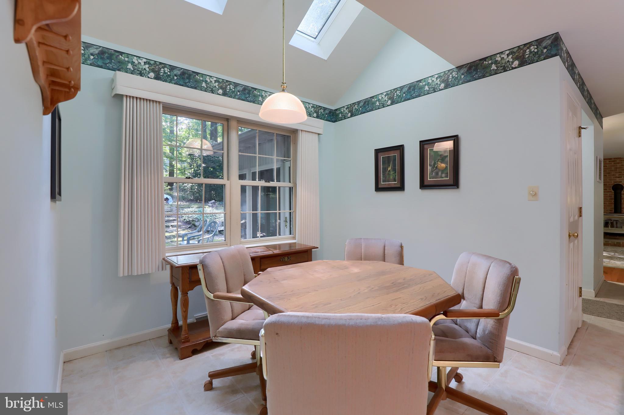 425 Greenville Road Denver, PA 17517 - Photo 17 of 51 Dining Area - Breakfast Nook