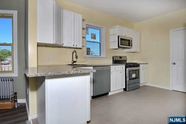 $2,600 | 308 Milburn Avenue, Unit 2, Lyndhurst, NJ 07071