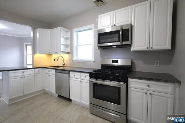 $2,500 | 308 Milburn Avenue, Unit 2, Lyndhurst, NJ 07071
