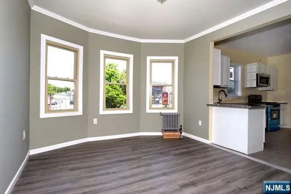 $2,600 | 308 Milburn Avenue, Unit 2, Lyndhurst, NJ 07071