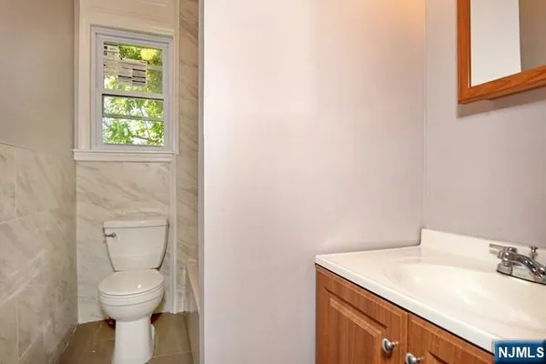 $2,600 | 308 Milburn Avenue, Unit 2, Lyndhurst, NJ 07071
