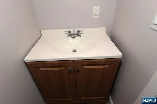 $2,600 | 308 Milburn Avenue, Unit 2, Lyndhurst, NJ 07071