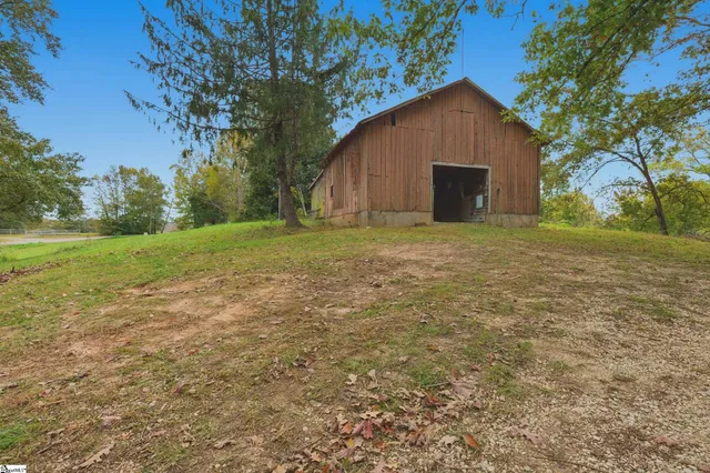 $649,900 | 925 West 14th Highway, Landrum, SC 29356