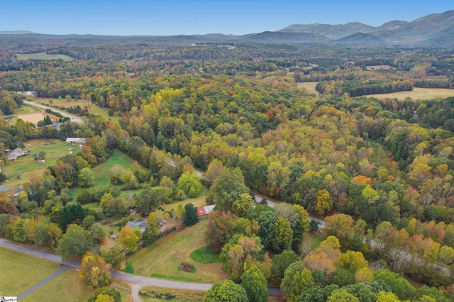 $649,900 | 925 West 14th Highway, Landrum, SC 29356