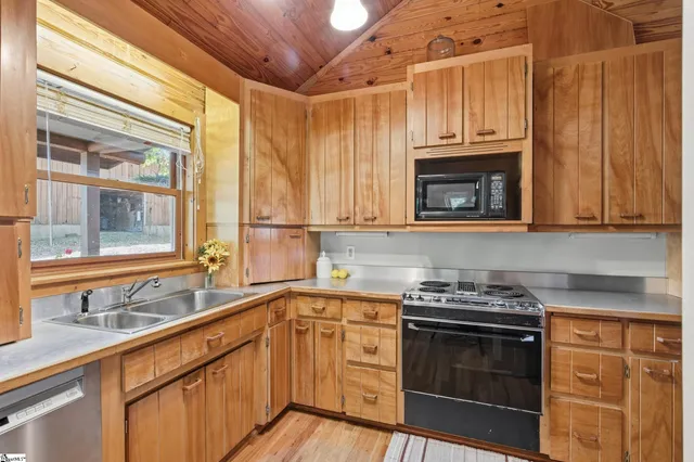 $649,900 | 925 West 14th Highway, Landrum, SC 29356