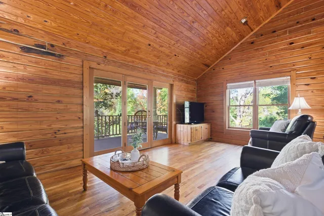 $649,900 | 925 West 14th Highway, Landrum, SC 29356