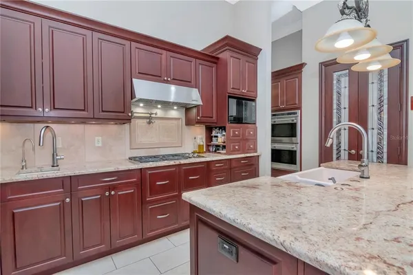$2,395,000 | 18901 Lakes Edge Way, Odessa, FL 33556