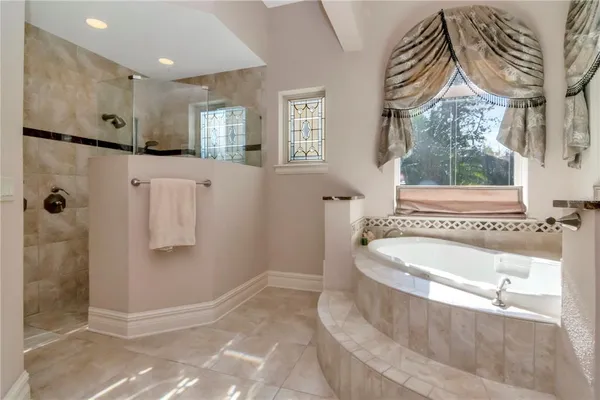 $2,395,000 | 18901 Lakes Edge Way, Odessa, FL 33556