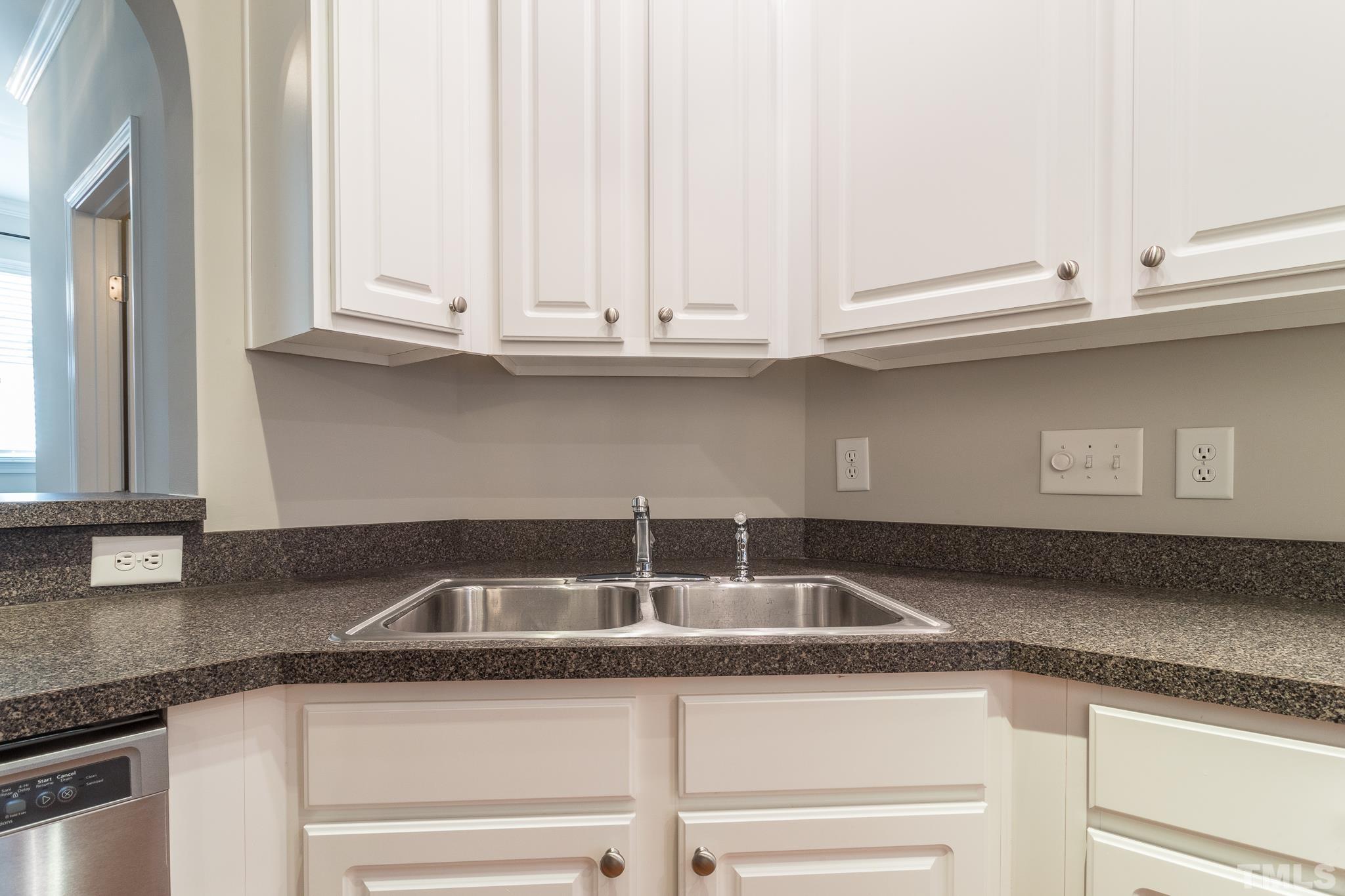5924 Chivalry Court Raleigh, NC 27612 - Photo 10 of 31 Gallery Image 10