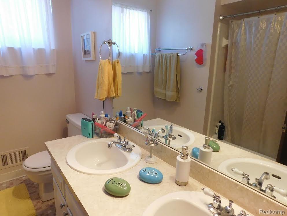 3357 Innsbrook Drive Rochester Hills, MI 48309 - Photo 15 of 20