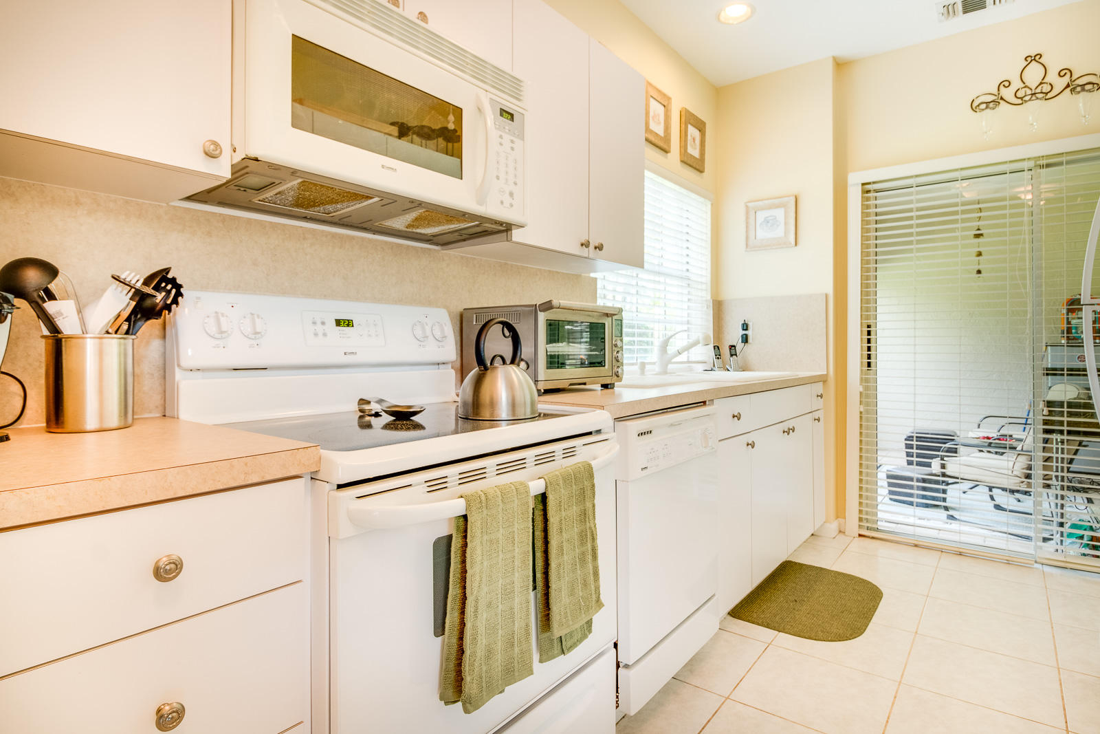 6502 Via Regina Boca Raton, FL 33433 - Photo 17 of 35 Kitchen