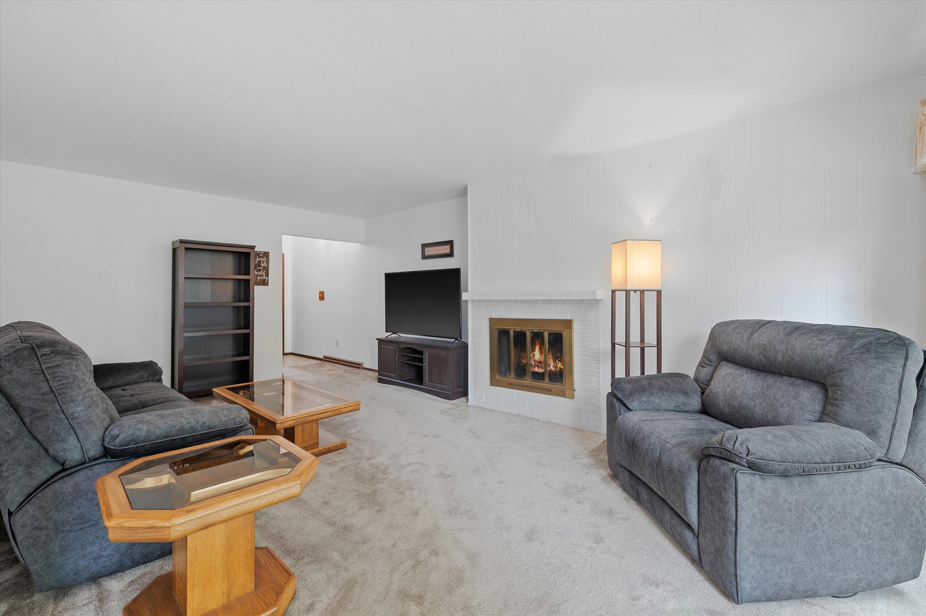 972 Valentine Road Oconomowoc, WI 53066 - Photo 7 of 34 Gas fireplace