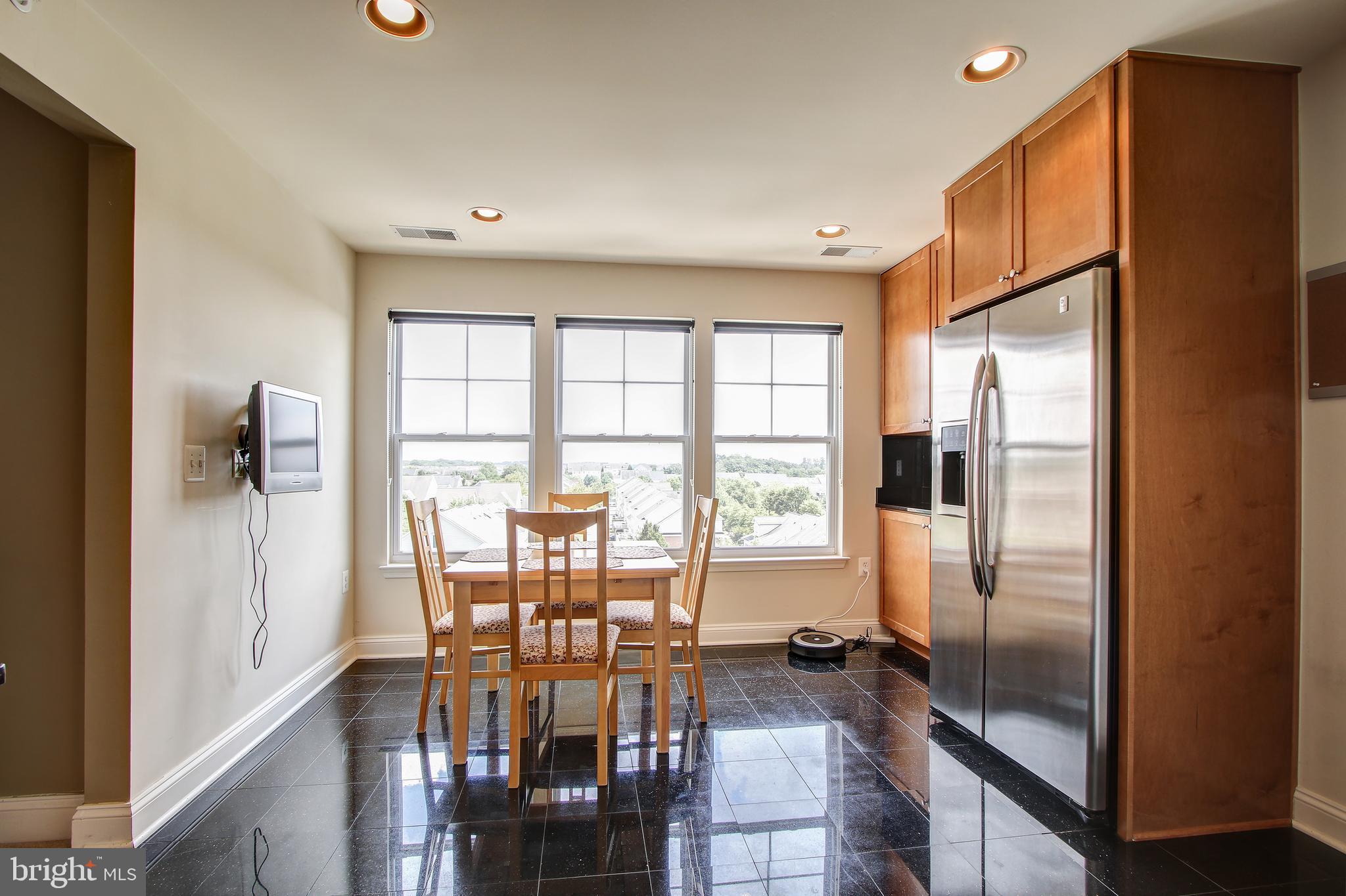 12824 Clarksburg Square Road, Unit 405 Clarksburg, MD 20871 - Photo 11 of 32 Spacious breakfast/eating area