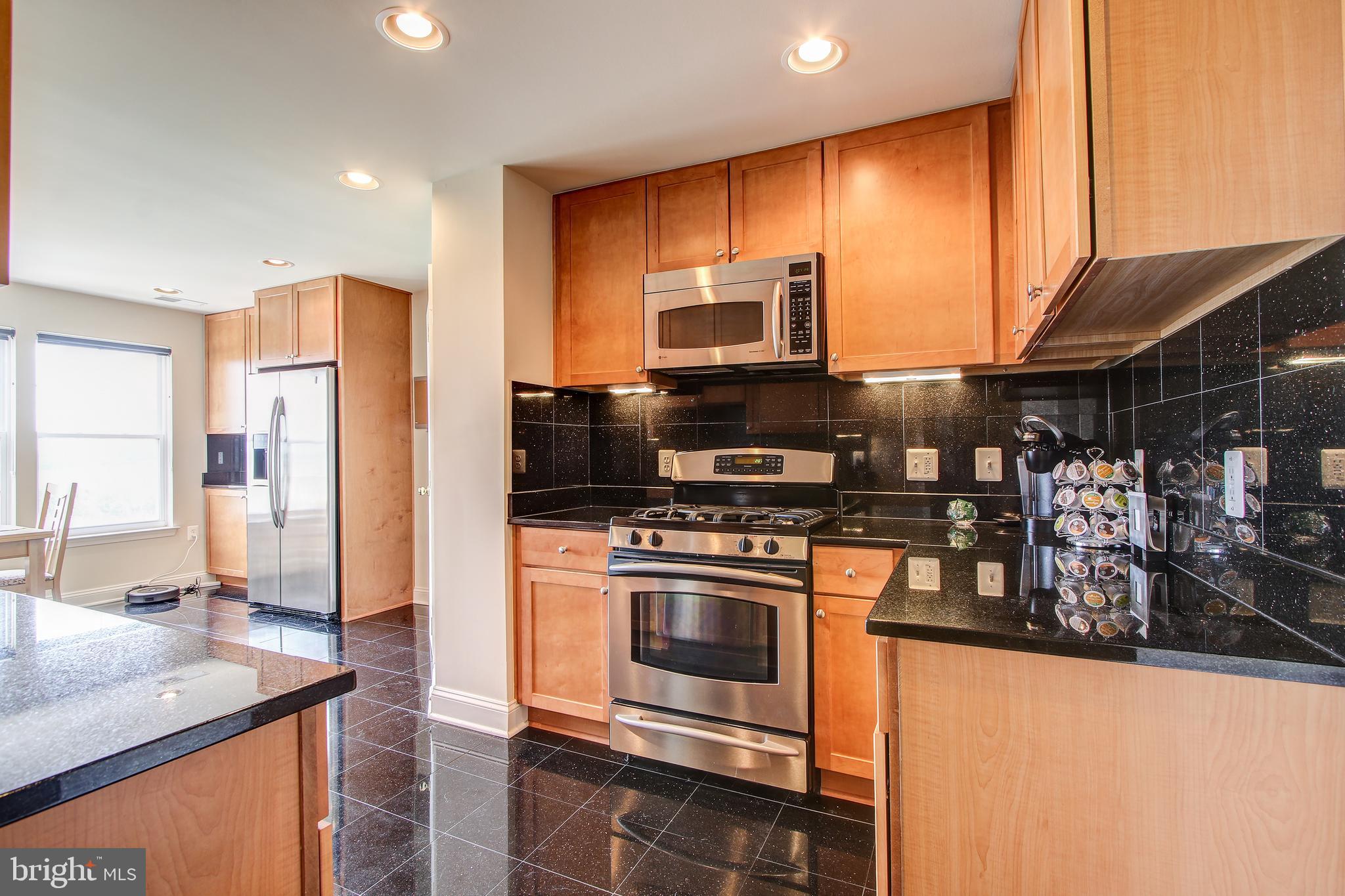 12824 Clarksburg Square Road, Unit 405 Clarksburg, MD 20871 - Photo 4 of 32 Gorgeous gourmet kitchen!