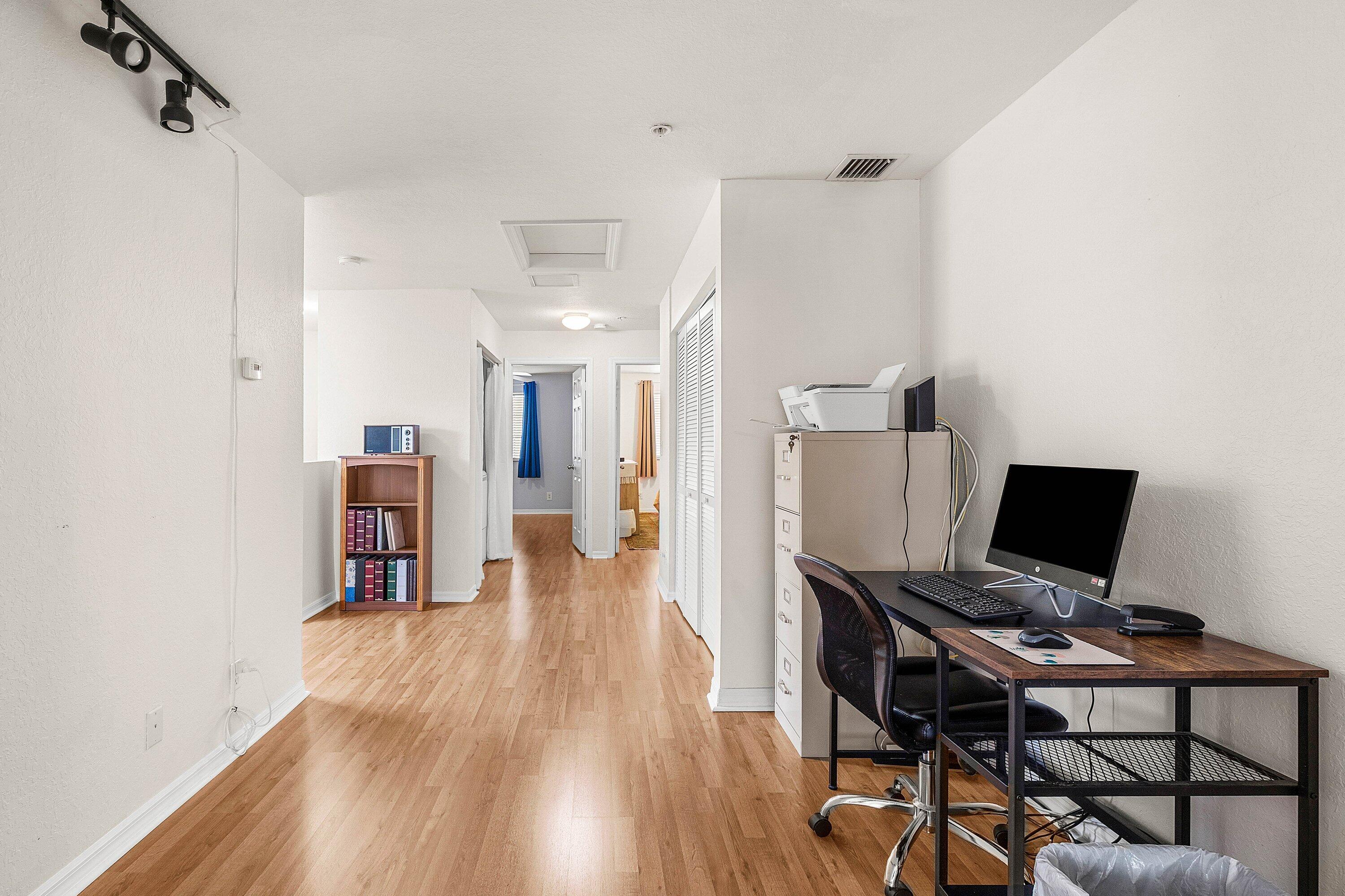 5349 Southeast Jennings Lane Stuart, FL 34997 - Photo 11 of 47 009-5349SoutheastJenningsLane-Stuart-FL-