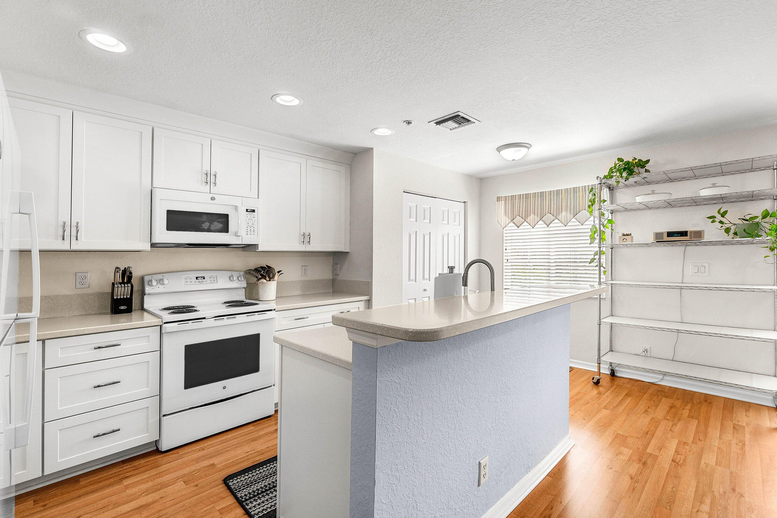 5349 Southeast Jennings Lane Stuart, FL 34997 - Photo 12 of 47 010-5349SoutheastJenningsLane-Stuart-FL-