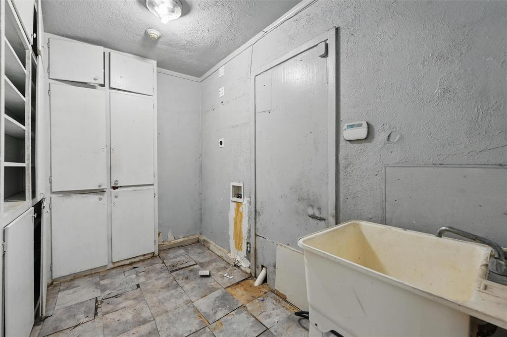 2813 East Rosedale Street Fort Worth, TX 76105 - Photo 20 of 23 a bathroom with a tub a toilet and a shower