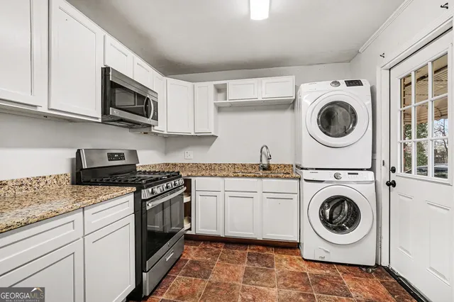 $1,300 | 2874 Cheney Street, Unit 1, East Point, GA 30344